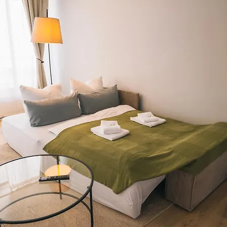 Rr - Beautiful 80qm - Lift - Wifi דירה *