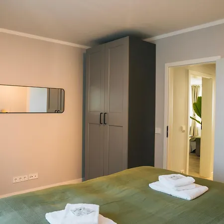 Rr - New - Beautiful 80qm - Lift - Wifi * Krollwitz